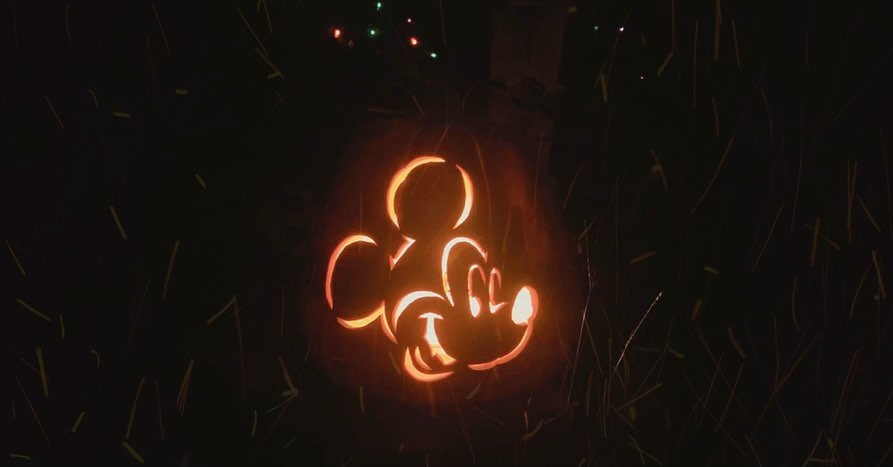Easy pumpkincarving mickey mouse