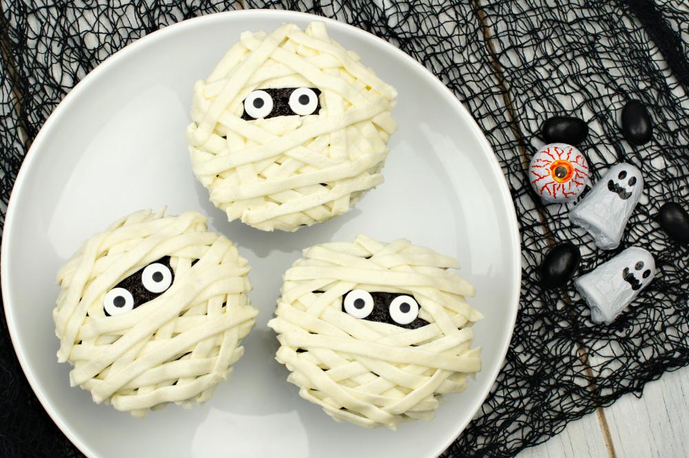 Mummy halloween cupcakes