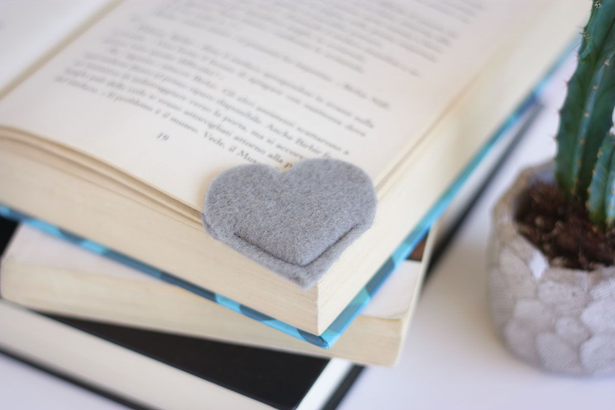 Simple DIY Heart Bookmark