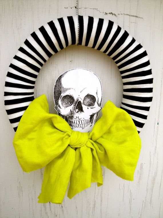 Contemporary Wreath Halloween Porch Decor