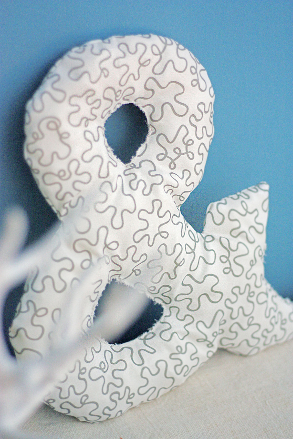 diy ampersand pillow use