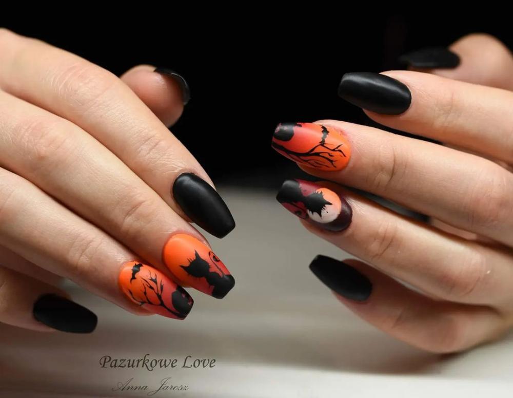 Black and orange halloween acrylic nails 