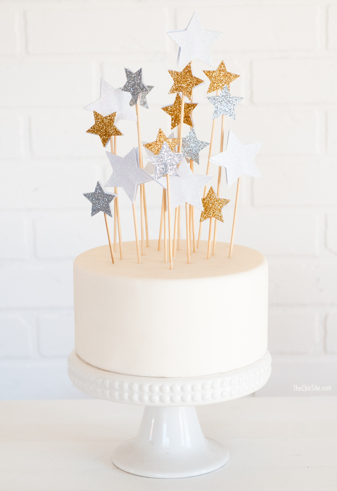 Cute-Cake-with-Star-Shape-Cake-Toppers