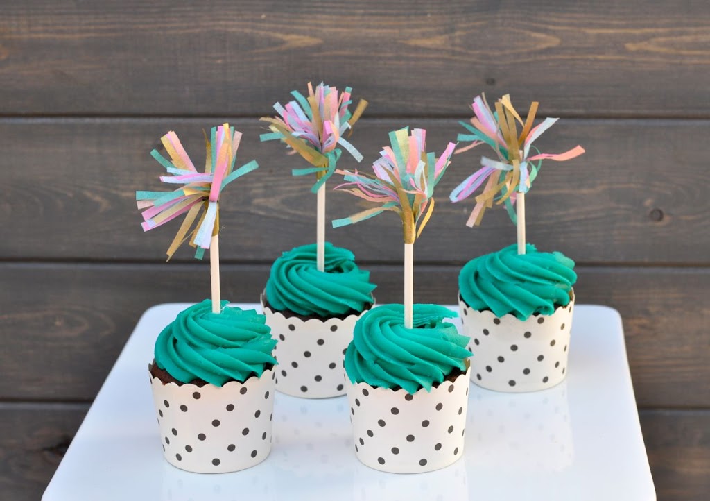 Make-your-own-tissue-paper-fringe-cupcake-toppers