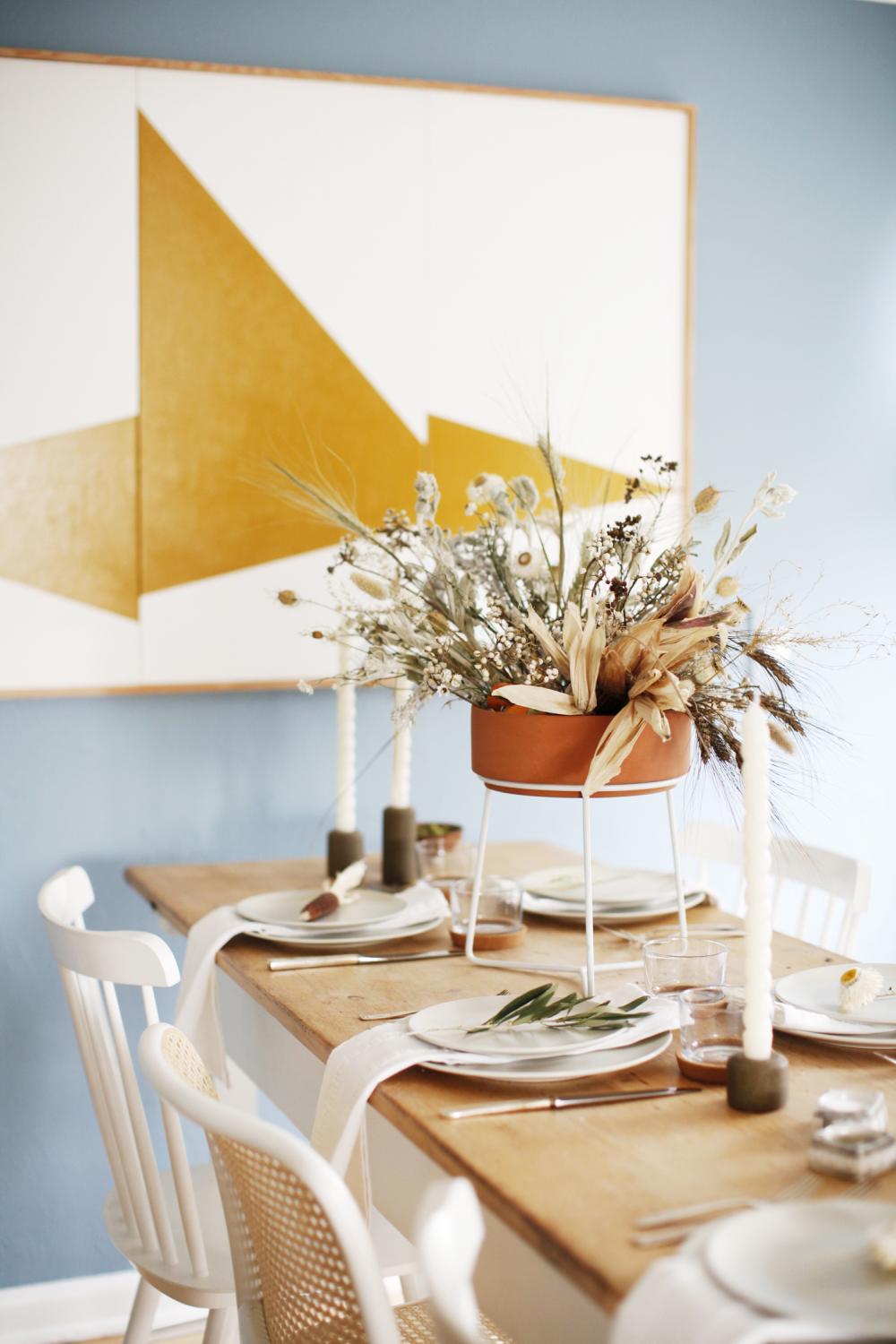Organic and modern thanksgiving table decor ideas