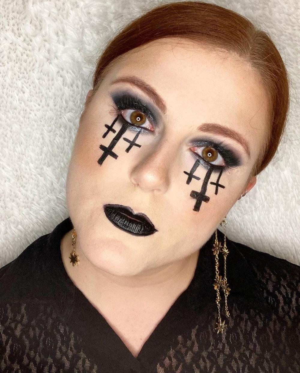 Reversed crosses easy halloween makeup ideas for women