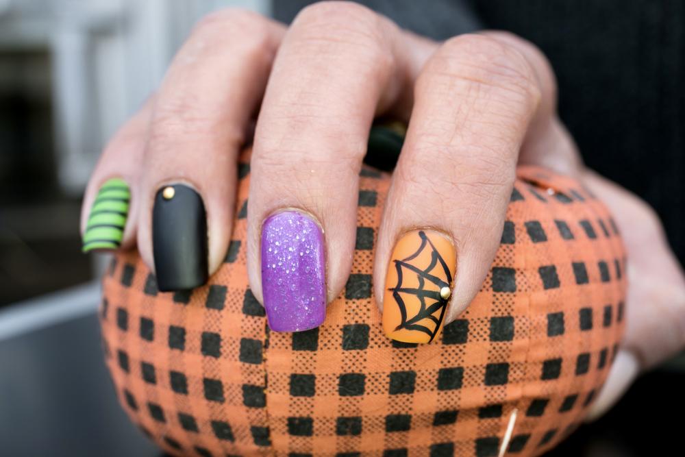 Spider nail art ideas for halloween