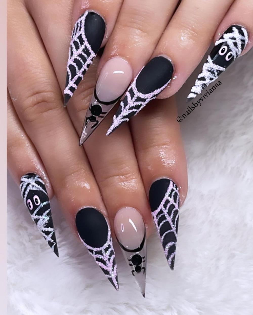 Spider nail art for halloween 