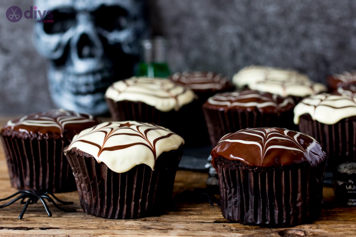 Easy Halloween Food - Spider Web Cupcakes
