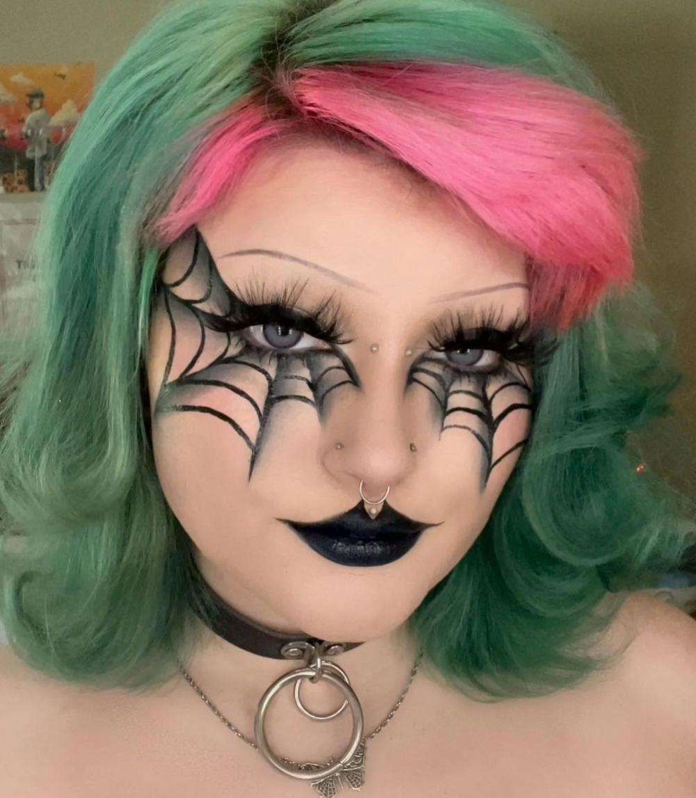 Spiderweb eyes halloween makeup