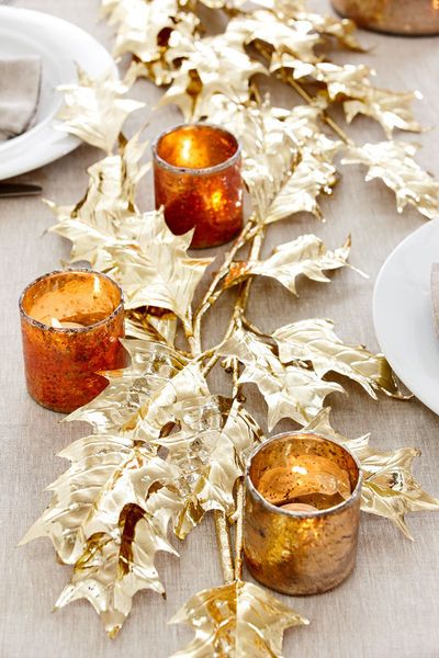 Gilded Leaves - Thanksgiving Table Decor Idea