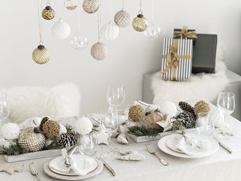 All white with a hint of gold and silver christmas tablescape ideas