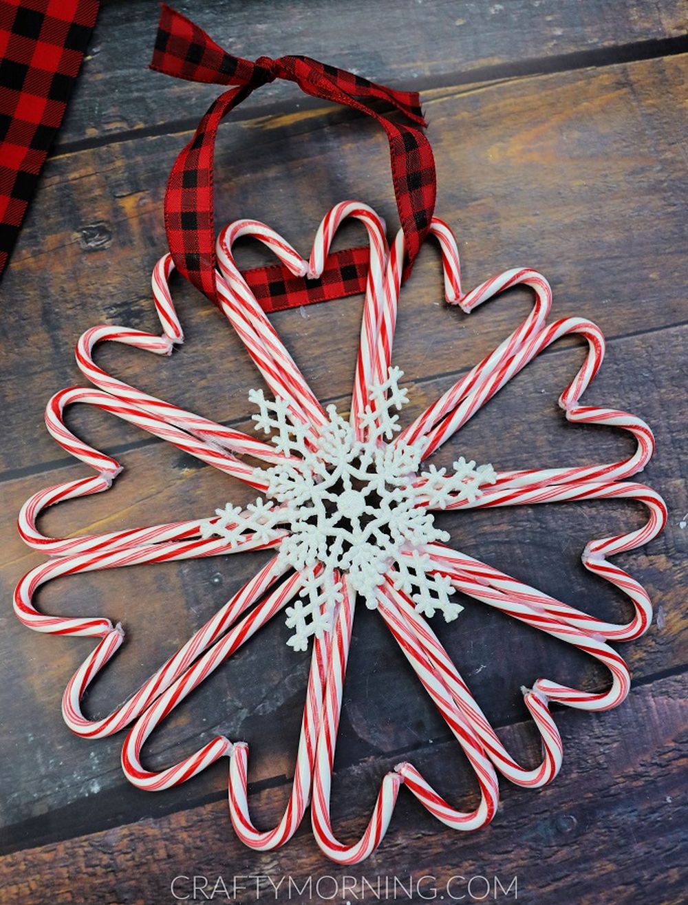 Candy cane wreath diy christmas crafts for kids