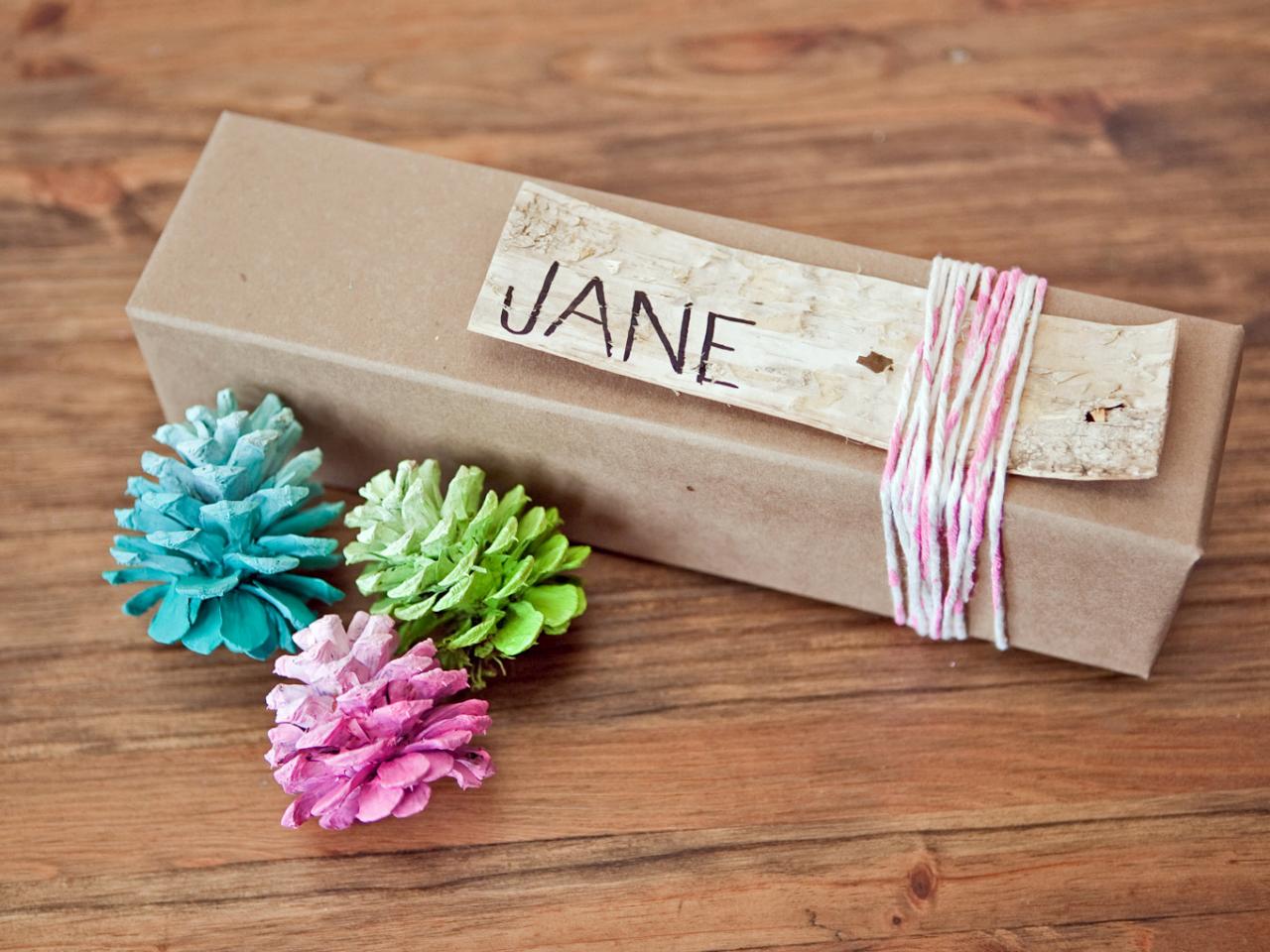 Pine Cone Ornament DIY Favor