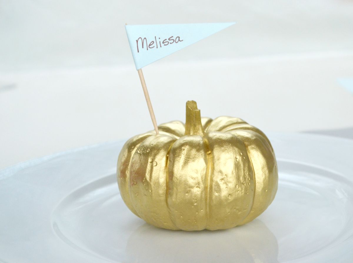 Vibrant Pumpkin Place Card Setting – Gold