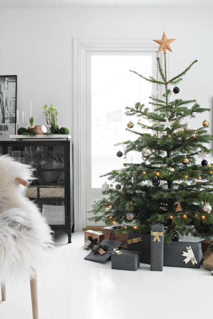 Black Christmas Tree Idea