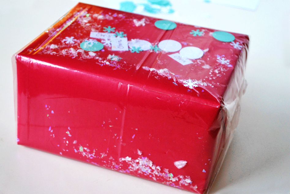 Confetti shake it gift wrapper