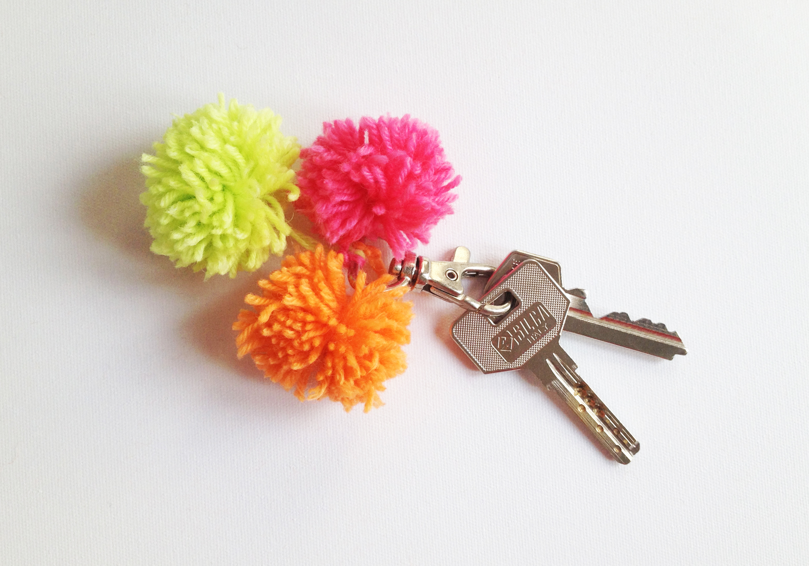 DIY Pom Pom Keychain