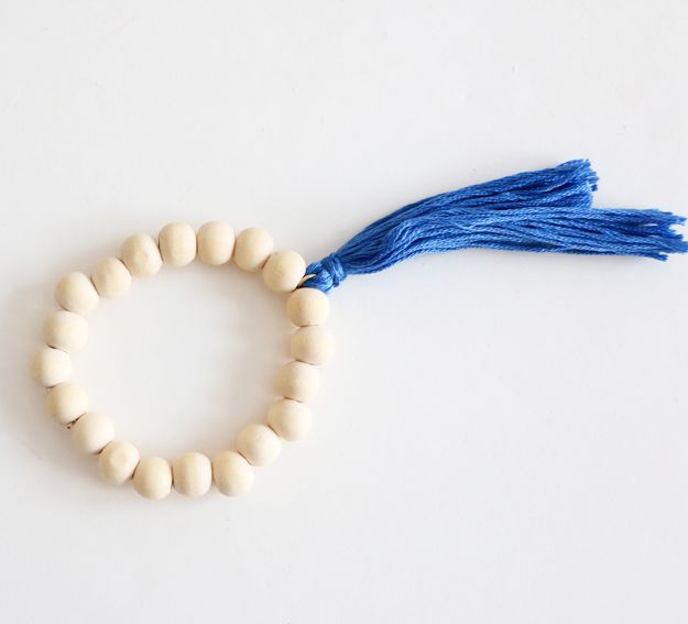 DIY Wooden Tassel Bracelet - scrissors