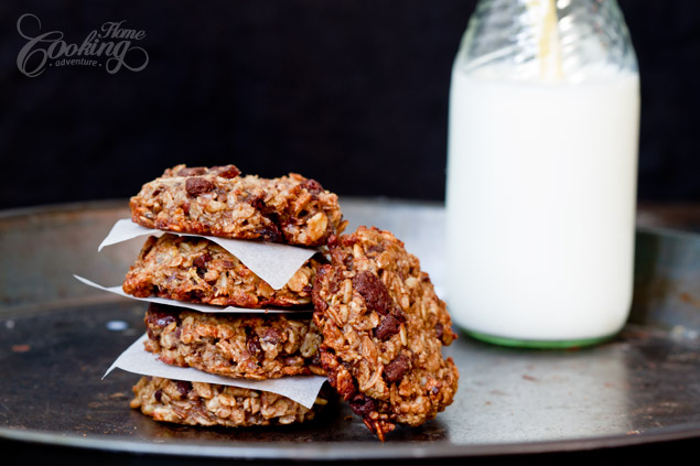 Oatmeal_Banana_Chocolate_Breakfast_Cookies_mainimage