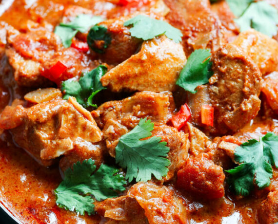 Delicious and Spicy Chicken Crockpot Curry Recipe to Make at Home