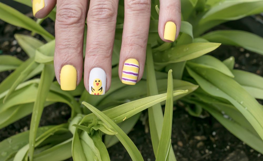 idées d'ongles de Pâques pour bébé poussin