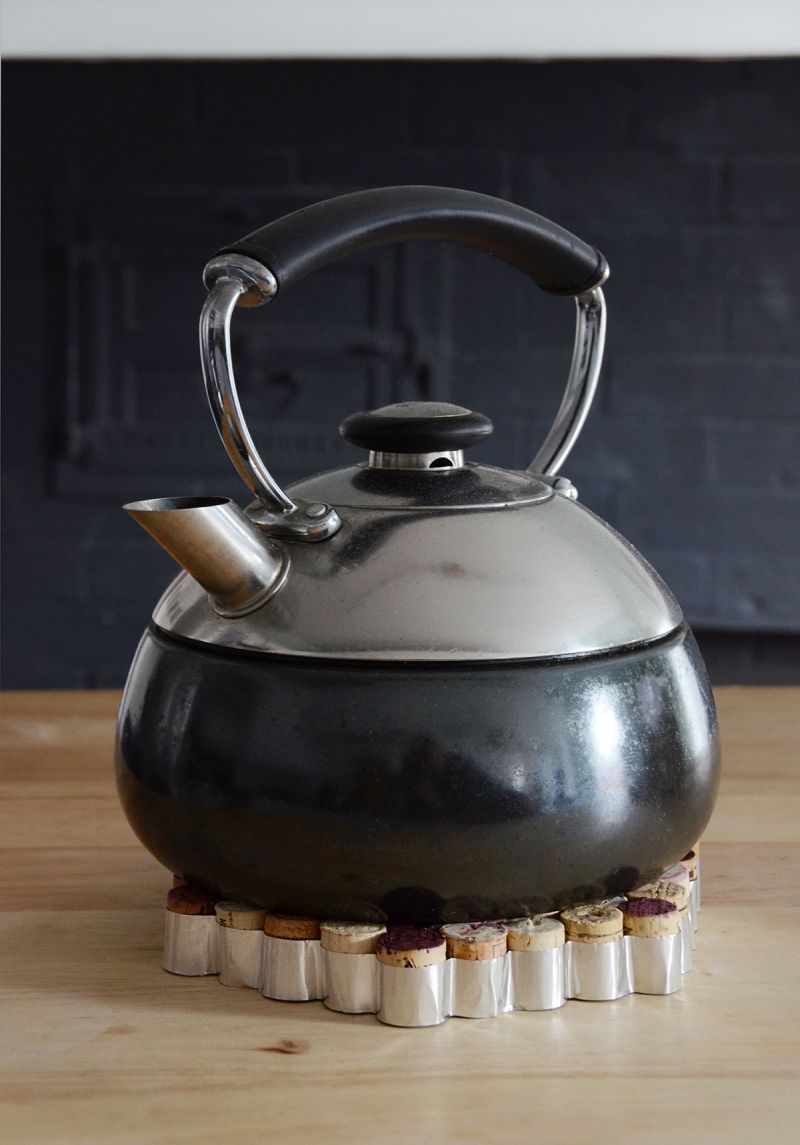 Easy diy wine cork trivet teapot