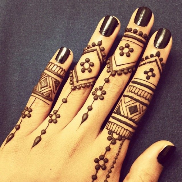 Finger henna