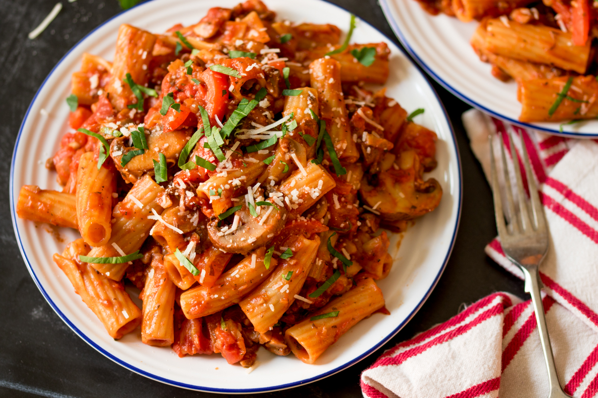 Mushroom ragu with rigatoni - a delicious vegetarian dinner that the whole family will love.