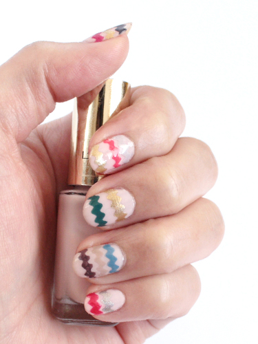 Neutral zig zags nails - Pastel Easter Nails