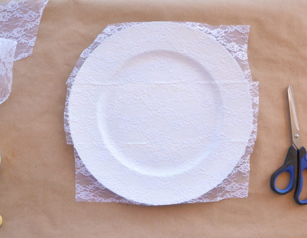 Plate with lace