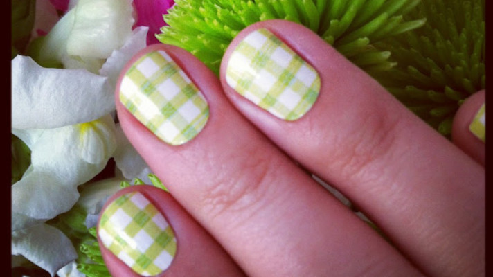 Spring gingham nails - Simple Easter Nails