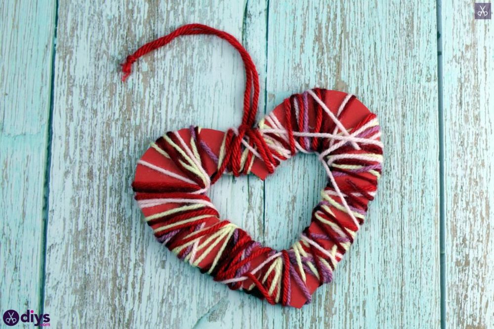 Yarn wrapped paper hearts valentine ornaments 