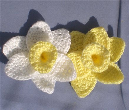 crocheted-daffodils