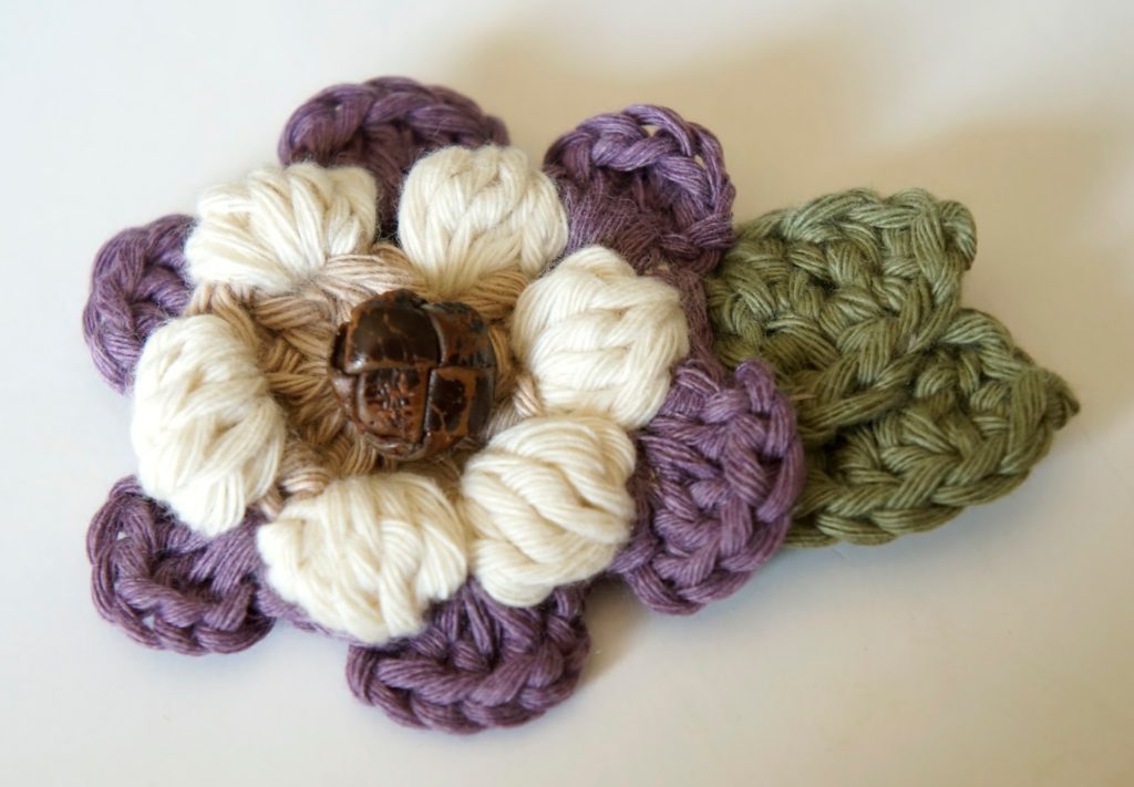 crocheted-flower-brooch