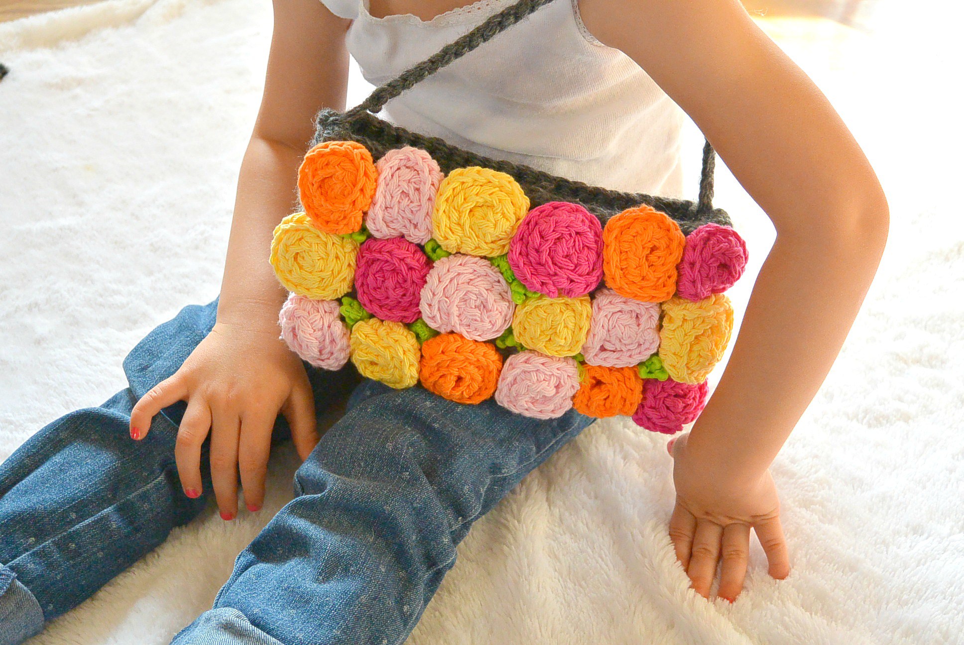 crocheted-rose-purse