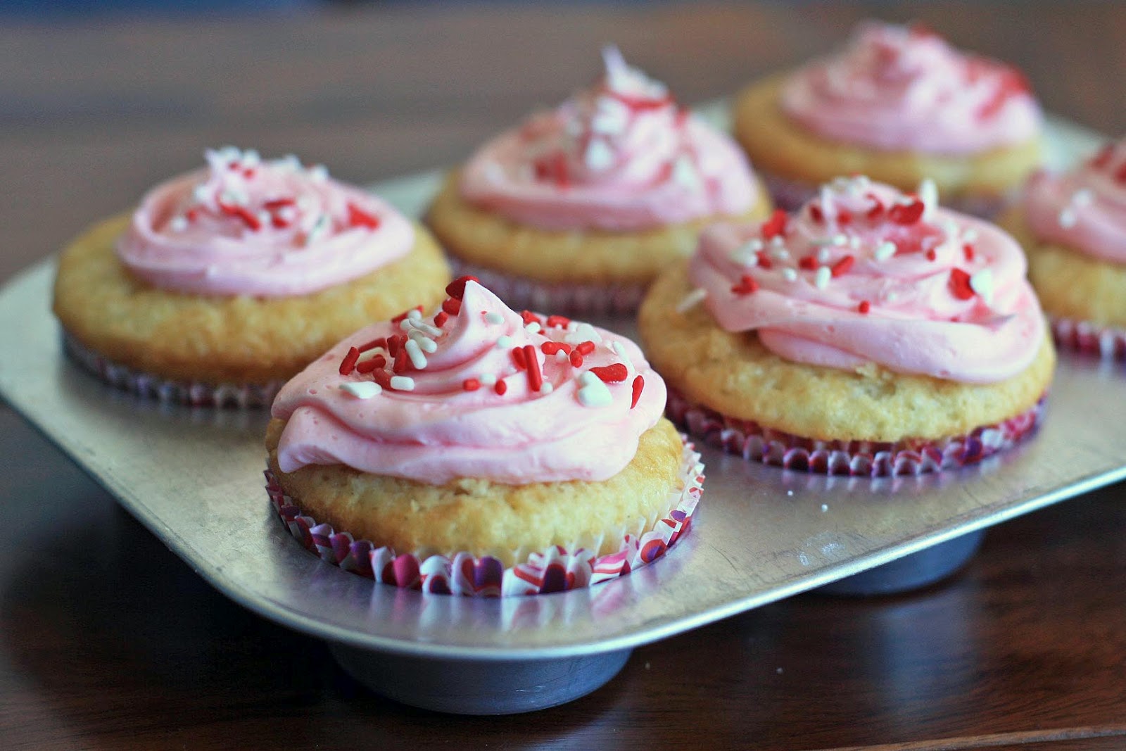 gluten-free-vanilla-funfetti-cupcakes