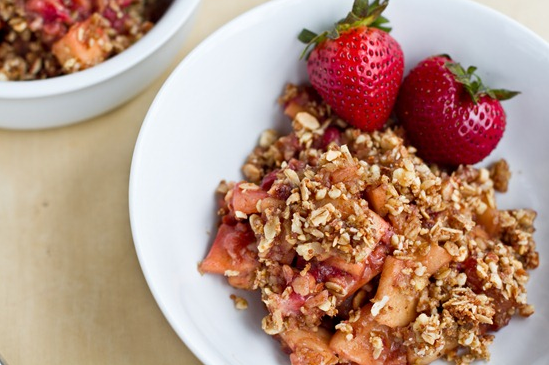 vegan-strawberry-apple-crisp