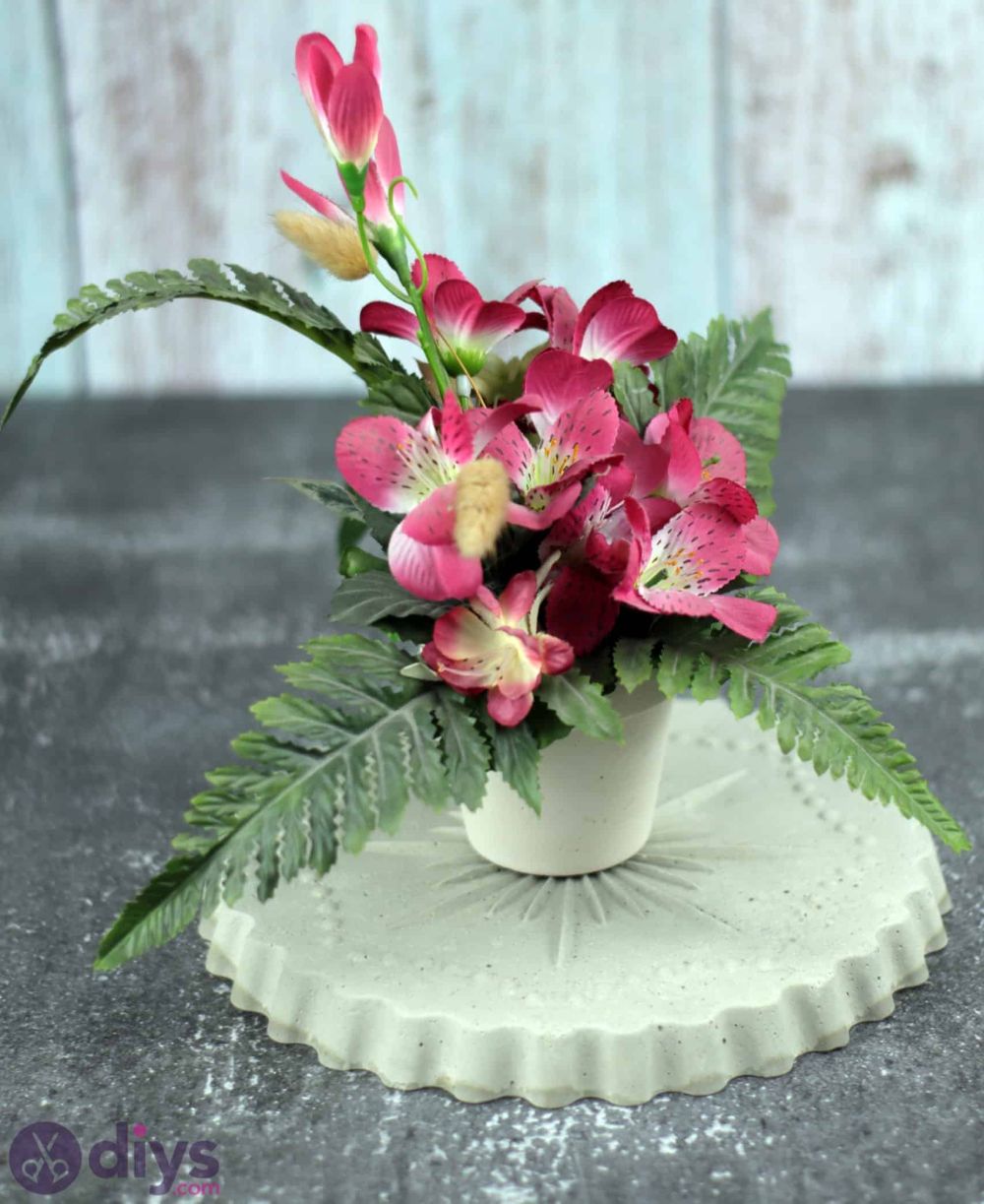 Diy concrete flower stand