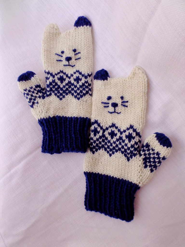 Kitten mittens