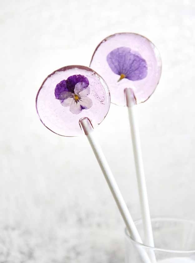 Spring flower lollipops