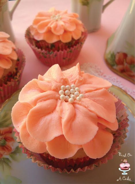 Dahlia cupcakes
