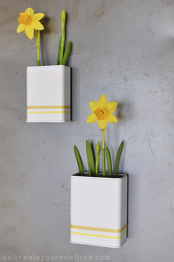 Magnetic daffodil planter