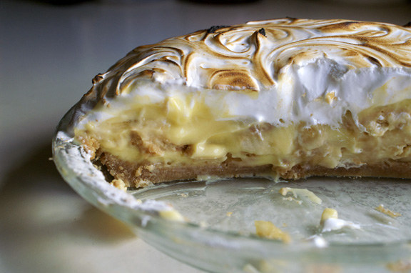 Banana cream pie with toasted marshmallow fluff