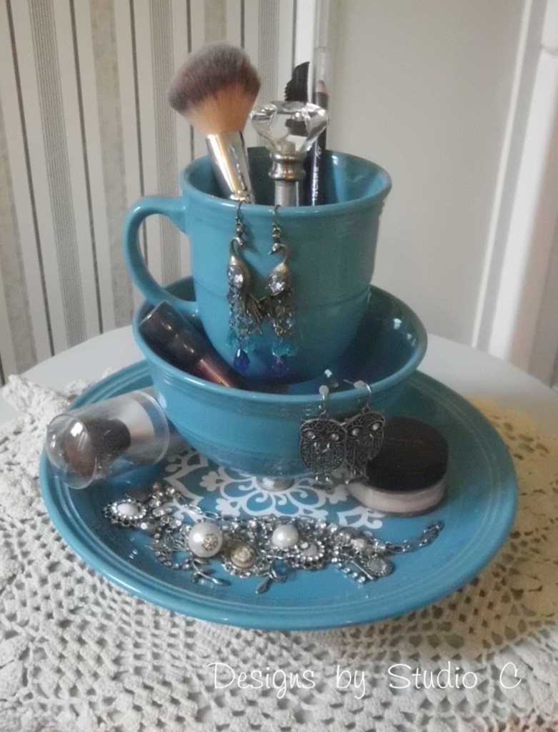 Makeup and jewelry holder