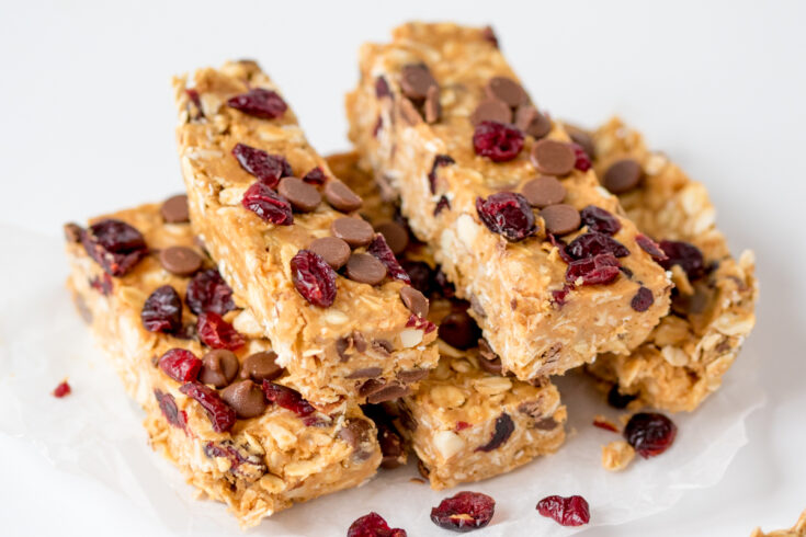 Delicious no-bake peanut butter and cranberry granola bars. Perfect for a speedy breakfast or a lunchbox treat!