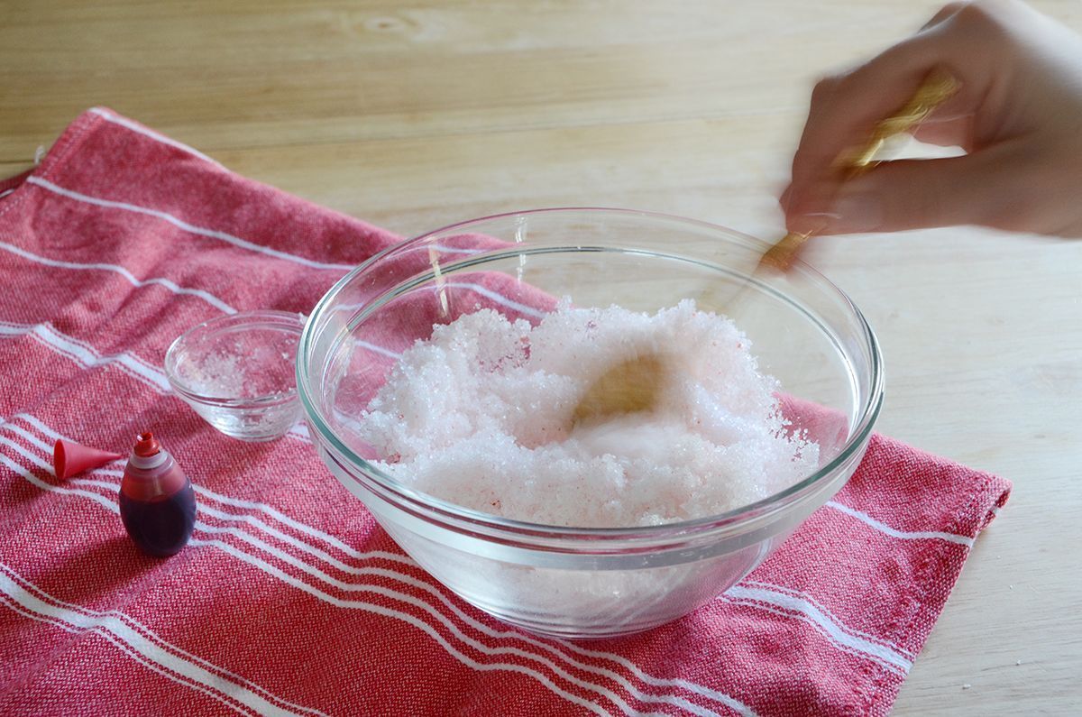 Simple scented diy bath salts mixing