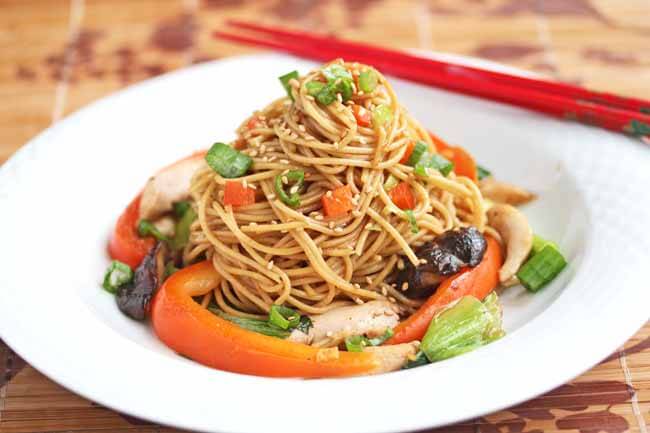 Stir fried noodles with chicken