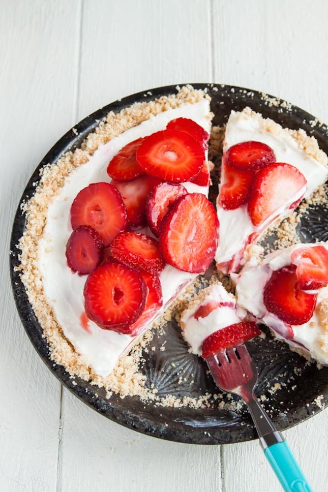 Strawberry mascarpone yogurt pie