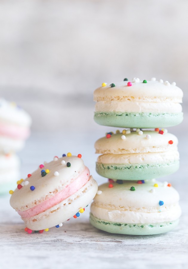 Cake batter macaron